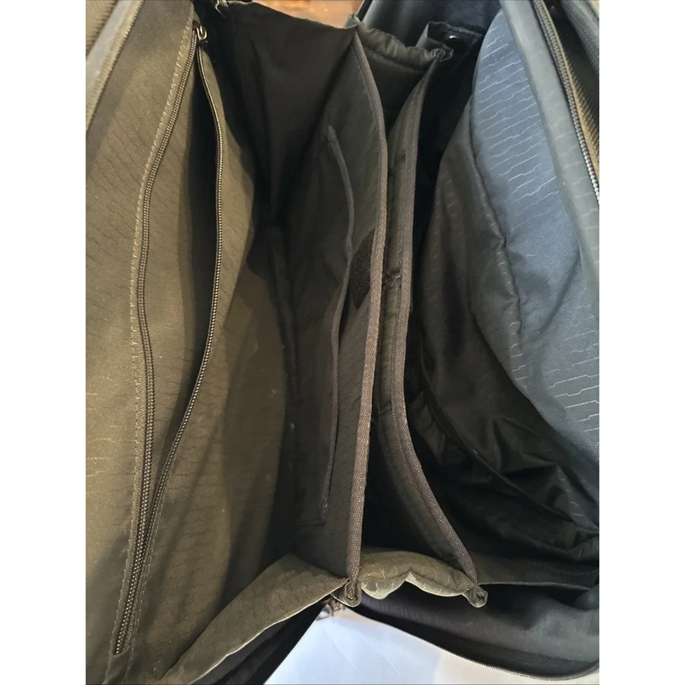 Tumi T-Tech Presidio Macarthur Wheeled Compact Laptop Briefcase Style 67102D